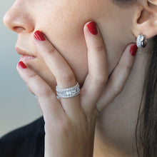 Charger l'image dans la galerie, Anello e orecchino a fascia in argento e zirconi ricoperti di platino Diamonfire Brilliant