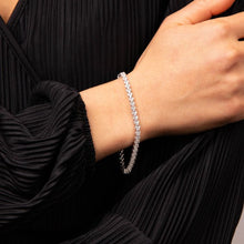 Lade das Bild in den Galerie-Viewer, bracciale tennis con montatura a tre pietre
